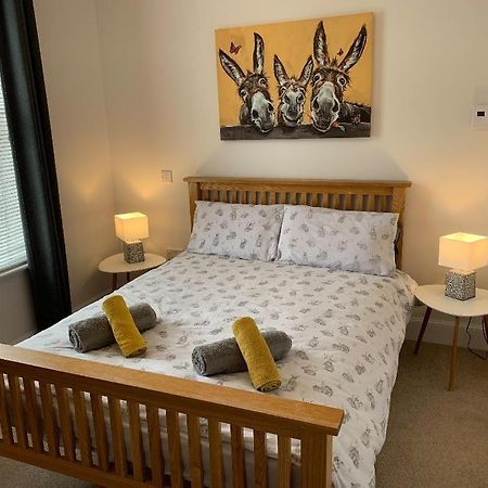 Dalcross No 7 Quiet, Two Bedroom Ground Floor Flat In Tornagrain Great For Early Airport Departures Or Late Flights מראה חיצוני תמונה