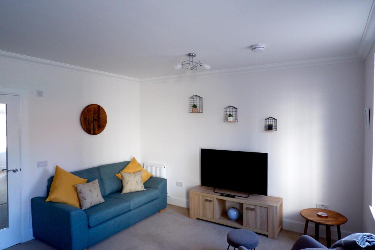 Dalcross No 7 Quiet, Two Bedroom Ground Floor Flat In Tornagrain Great For Early Airport Departures Or Late Flights מראה חיצוני תמונה