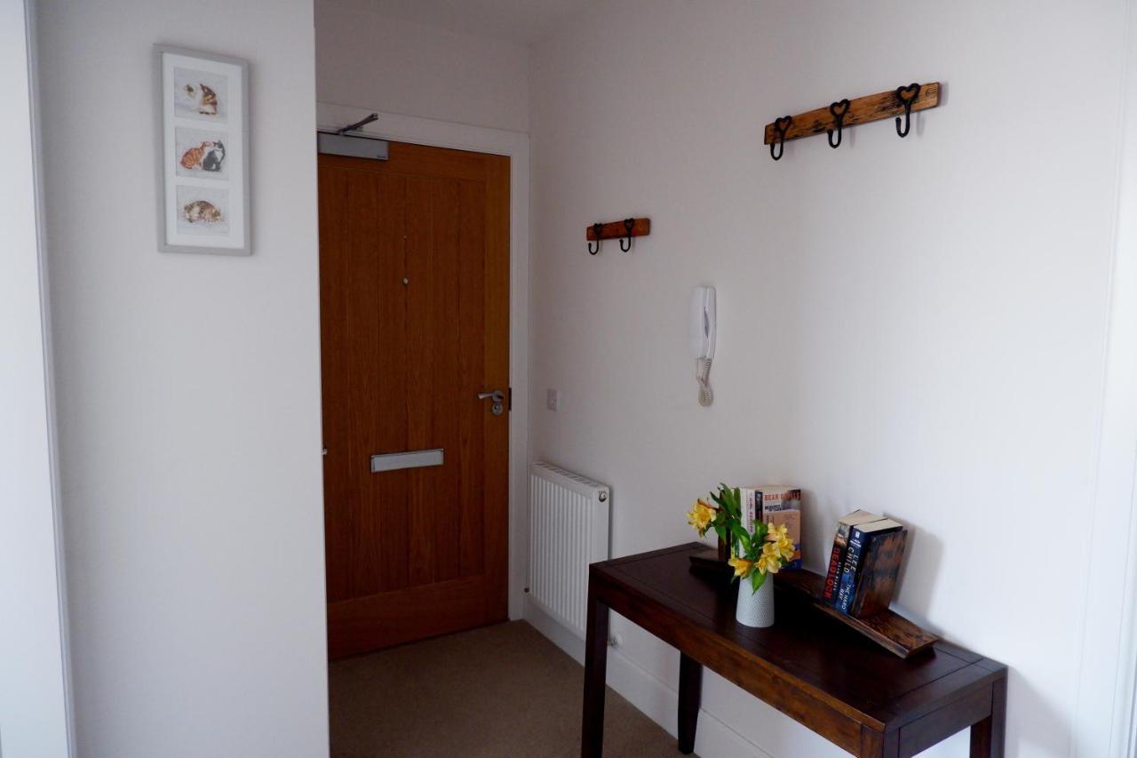 Dalcross No 7 Quiet, Two Bedroom Ground Floor Flat In Tornagrain Great For Early Airport Departures Or Late Flights מראה חיצוני תמונה