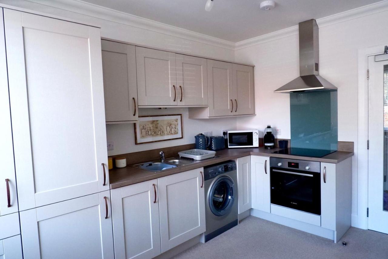 Dalcross No 7 Quiet, Two Bedroom Ground Floor Flat In Tornagrain Great For Early Airport Departures Or Late Flights מראה חיצוני תמונה